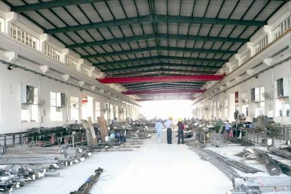 德勝鋼材加工廠選用負壓風機降溫